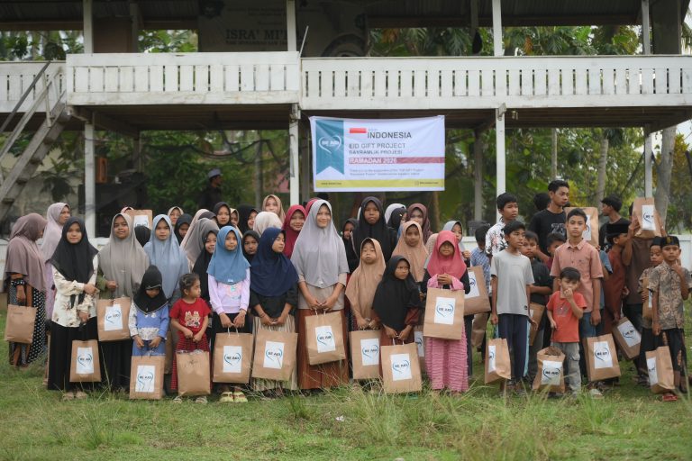 NGO Turki Bersama ASAR Humanity dan Endatoe Foundation Selimuti Hari Anak Yatim di Jangka dengan Kebahagiaan Baru