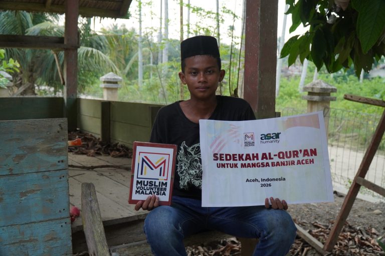 Muslim Volunteer Malaysia (MVM) dan ASAR Humanity Hadirkan Al-Qur’an Baru untuk Santri Pesantren Darul Ulum Bireuen
