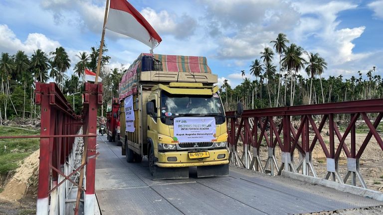 Menembus Batas Longsor dan Jembatan Putus: 800 Paket Pangan Zakat Bapak Heru Cahyono via ASAR Humanity dan Endatoe FOundation  Peluk Warga Linge yang Terisolasi