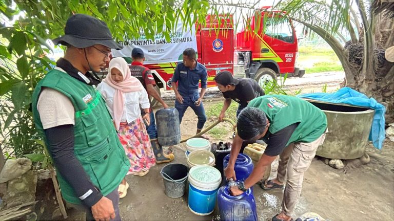Atasi Krisis Air Bersih, ASAR Humanity dan Endatoe Foundation Bawa 4 Truk Tangki Air bagi Warga Alue Bayeu Utang